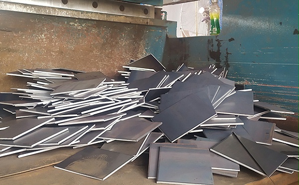 郑州钢板切割加工厂选点赞钢铁 16年行业经验